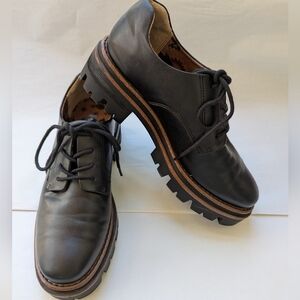 Korks Veda Lug Sole Platform Derby Size 9.5M Black